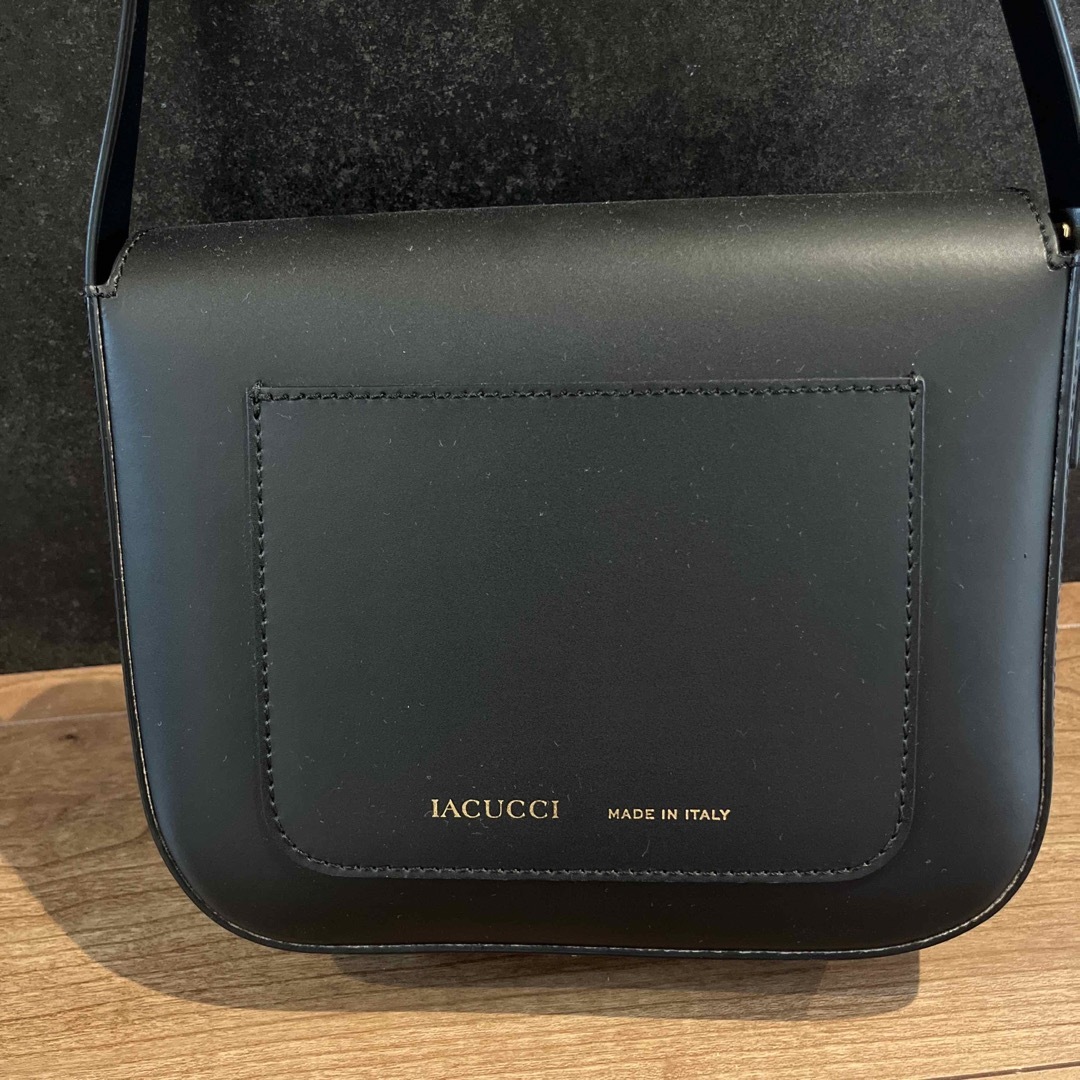 IACUCCI(イアクッチ)の美品‼︎ イアクッチ　ブラックショルダーバッグ レディースのバッグ(ショルダーバッグ)の商品写真