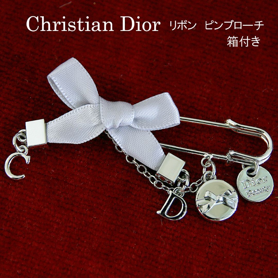 Christian Dior(クリスチャンディオール)のChristian Dior　リボン　チャーム　ピンブローチ　箱付　新同品 レディースのアクセサリー(ブローチ/コサージュ)の商品写真