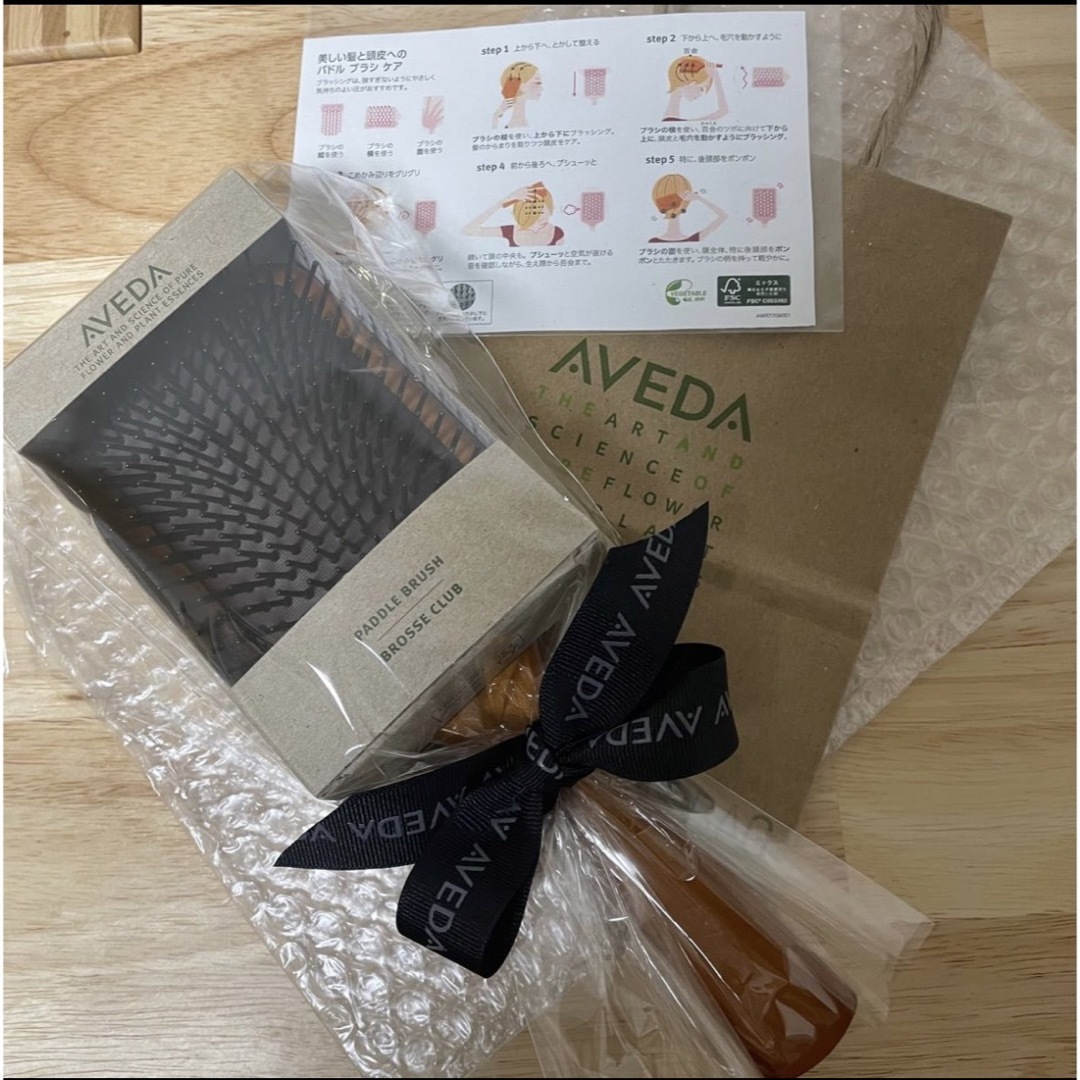 AVEDA(アヴェダ)のアヴェダ　パドルブラシ　直営店購入　新品　ヘアブラシ コスメ/美容のヘアケア/スタイリング(ヘアブラシ/クシ)の商品写真