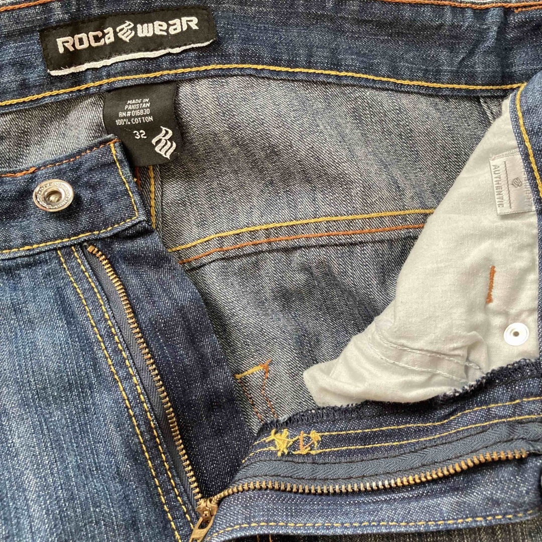 Rocawear(ロカウェア)のROCAWEAR ロカウェア デニムパンツ ジーンズ 刺繍ロゴ 32 メンズのパンツ(デニム/ジーンズ)の商品写真