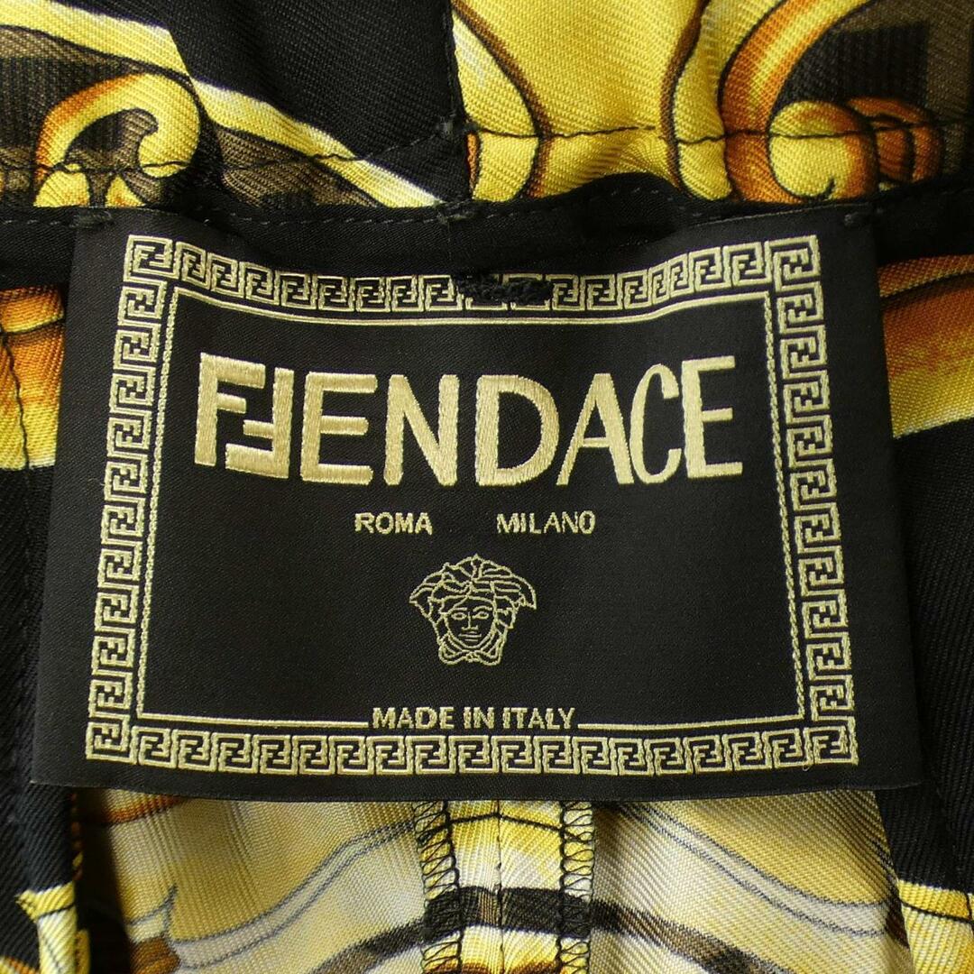 フェンダーチェ FENDACE ショートパンツ