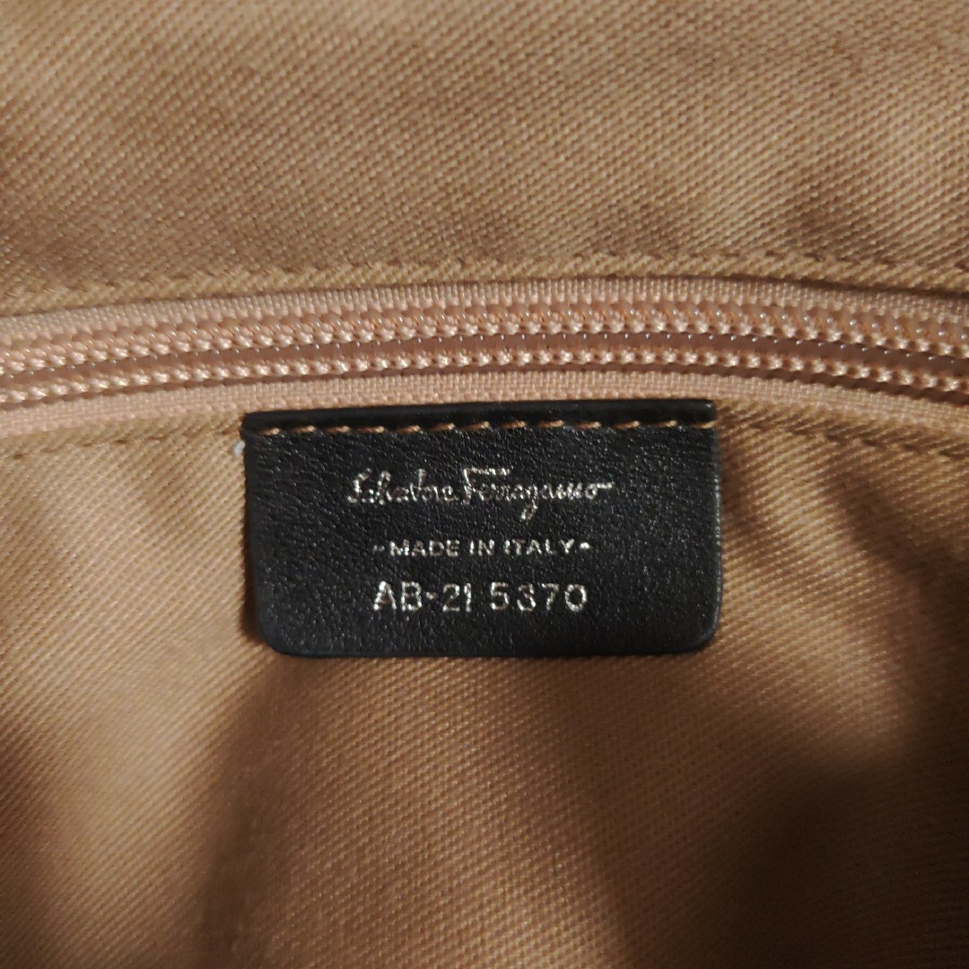 Salvatore Ferragamo(サルヴァトーレフェラガモ)のフェラガモ ハンドバッグ ガンチーニ レディースのバッグ(ハンドバッグ)の商品写真