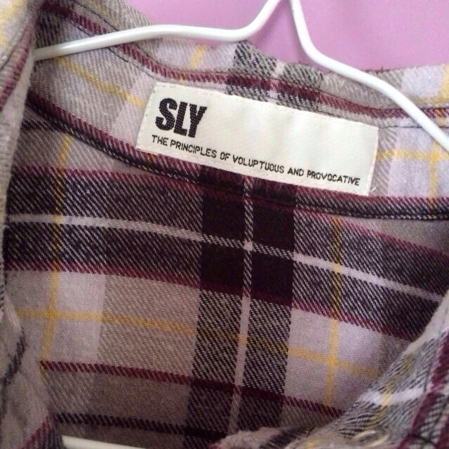 SLY(スライ)のSLY シャツ レディースのトップス(シャツ/ブラウス(長袖/七分))の商品写真