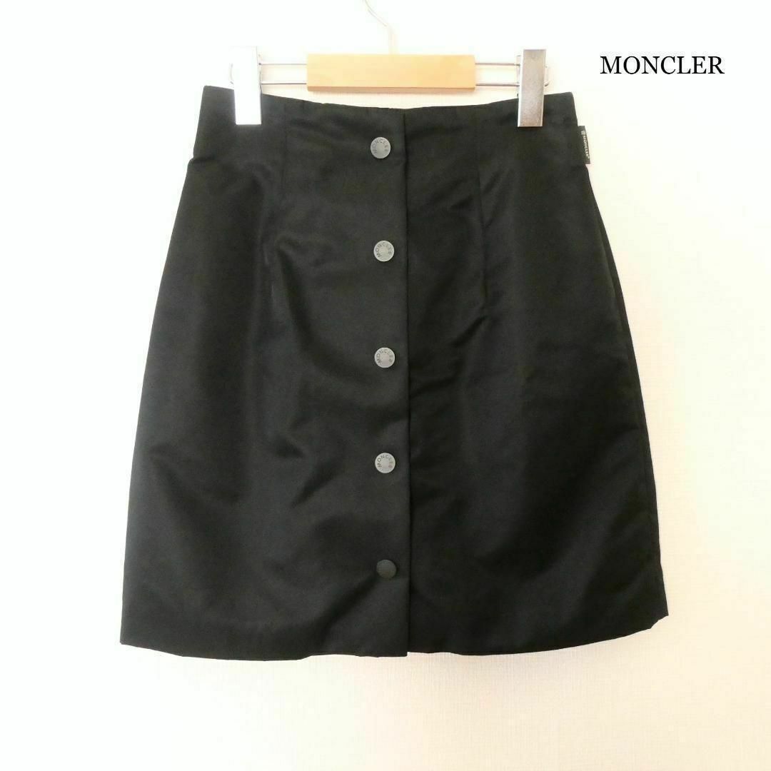 美品 モンクレール ナイロン系 フロントボタン 膝丈 台形 スカートのサムネイル