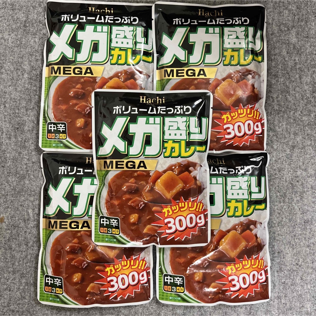 300g×5袋セットの通販　by　ハチ食品　中辛　ハチ食品　メガ盛りカレー　awatari's　shop｜ハチショクヒンならラクマ