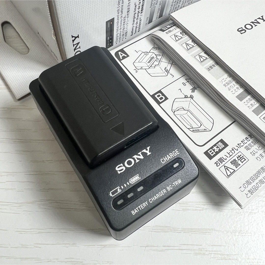 SONY(ソニー)のSony ソニー　純正バッテリーチャージャーキット　ACC-TRW スマホ/家電/カメラのカメラ(デジタル一眼)の商品写真