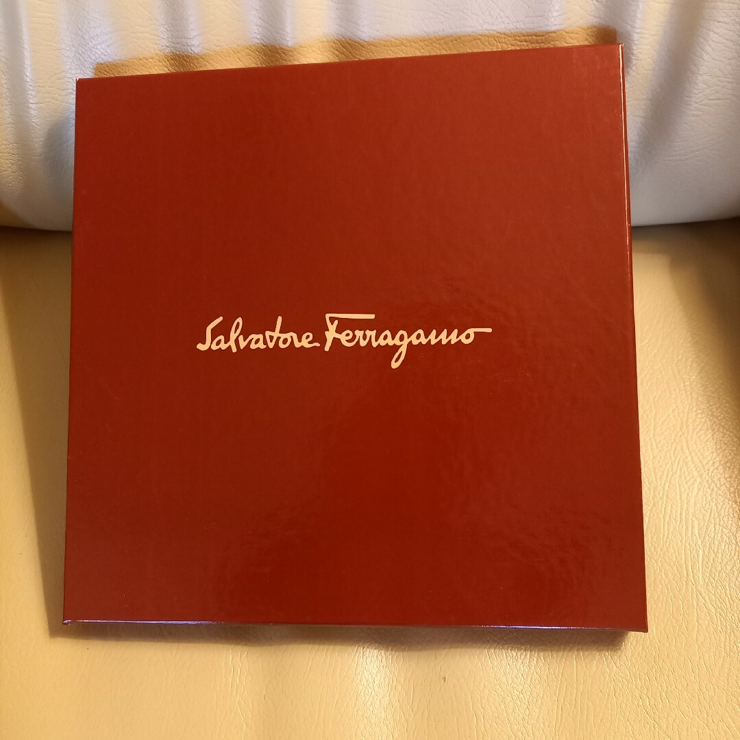 Salvatore Ferragamo(サルヴァトーレフェラガモ)のわきん様　ご専用です レディースのファッション小物(バンダナ/スカーフ)の商品写真