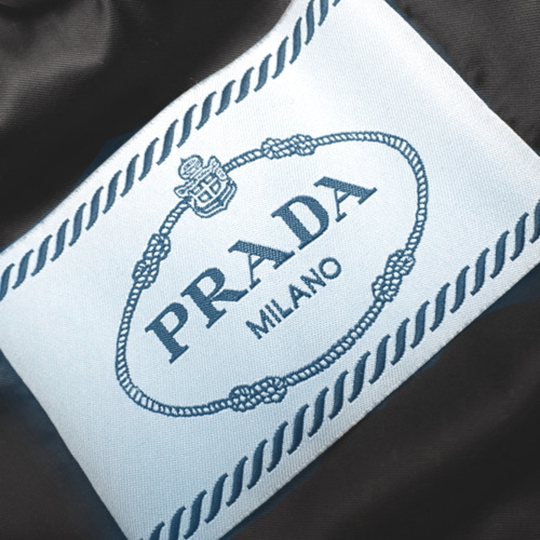 PRADA(プラダ)のプラダアウター ウエストシェイプ ファーダウンジャケット ナイロン ブラック黒 40802066439 レディースのジャケット/アウター(ダウンジャケット)の商品写真