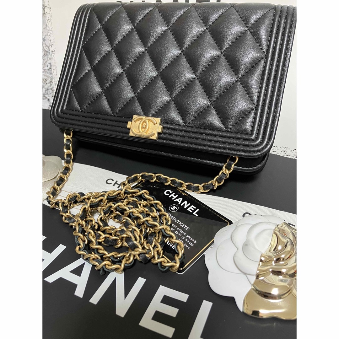 CHANEL(シャネル)の専用♡超美品★ ボーイシャネル マトラッセ チェーンウォレット 黒 正規品 レディースのバッグ(ショルダーバッグ)の商品写真