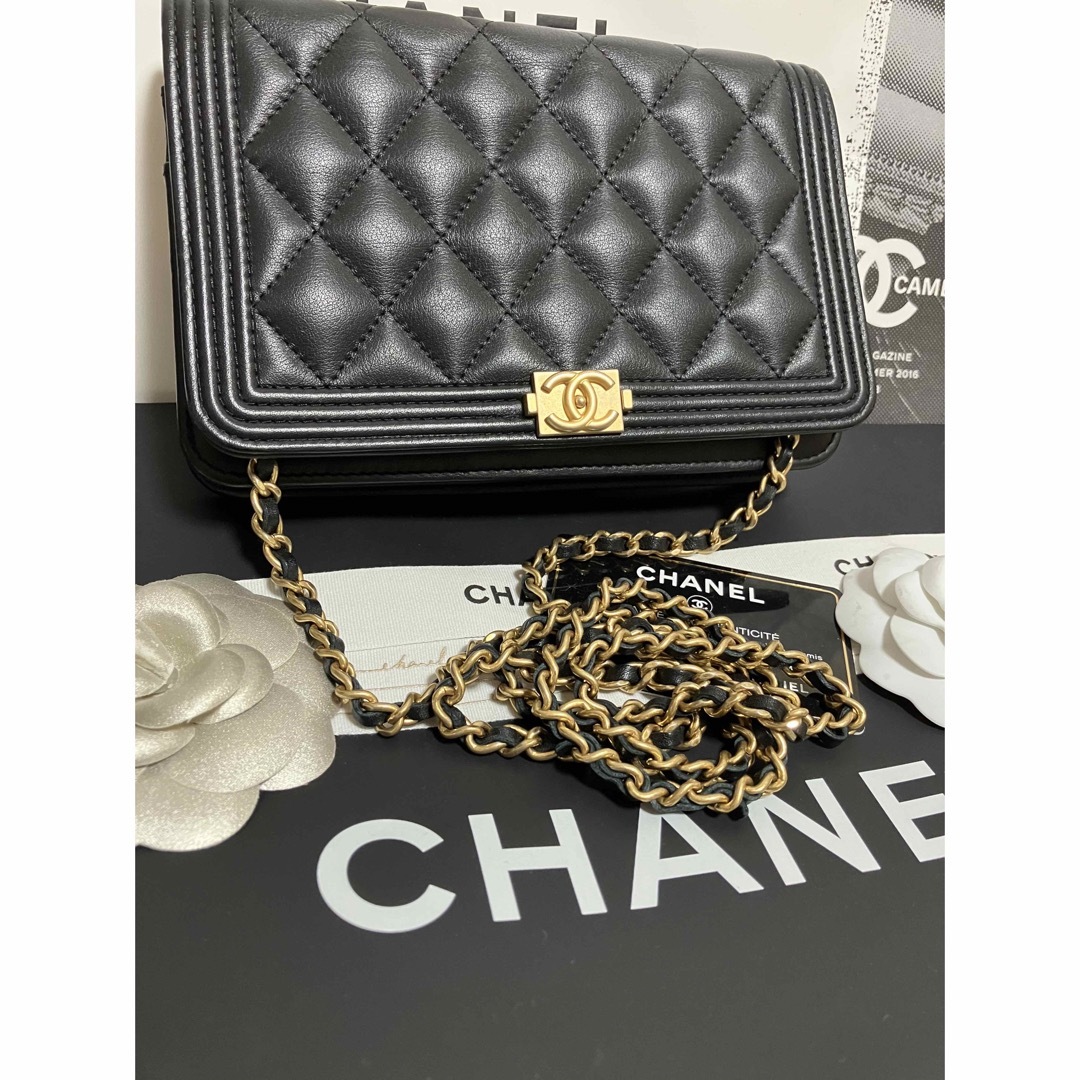 CHANEL(シャネル)の専用♡超美品★ ボーイシャネル マトラッセ チェーンウォレット 黒 正規品 レディースのバッグ(ショルダーバッグ)の商品写真