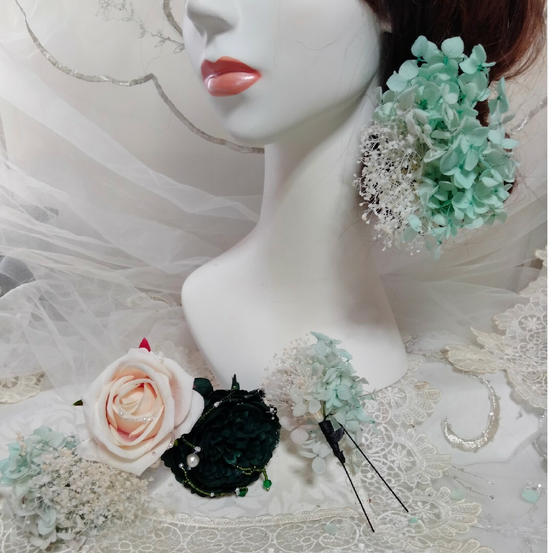 髪飾り☆オフ白薔薇、グリーンの薔薇に、かすみ草と紫陽花 レディースのヘアアクセサリー(ヘアピン)の商品写真