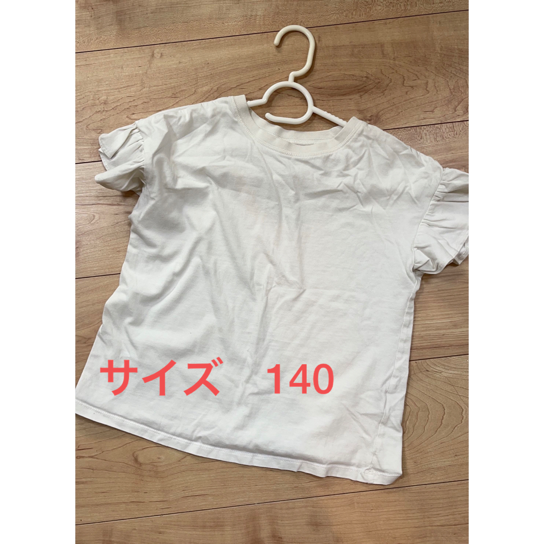 GU(ジーユー)の【GU】キッズTシャツ　140•130 キッズ/ベビー/マタニティのキッズ服女の子用(90cm~)(Tシャツ/カットソー)の商品写真