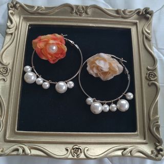 花とパールのフープピアス(ピアス)