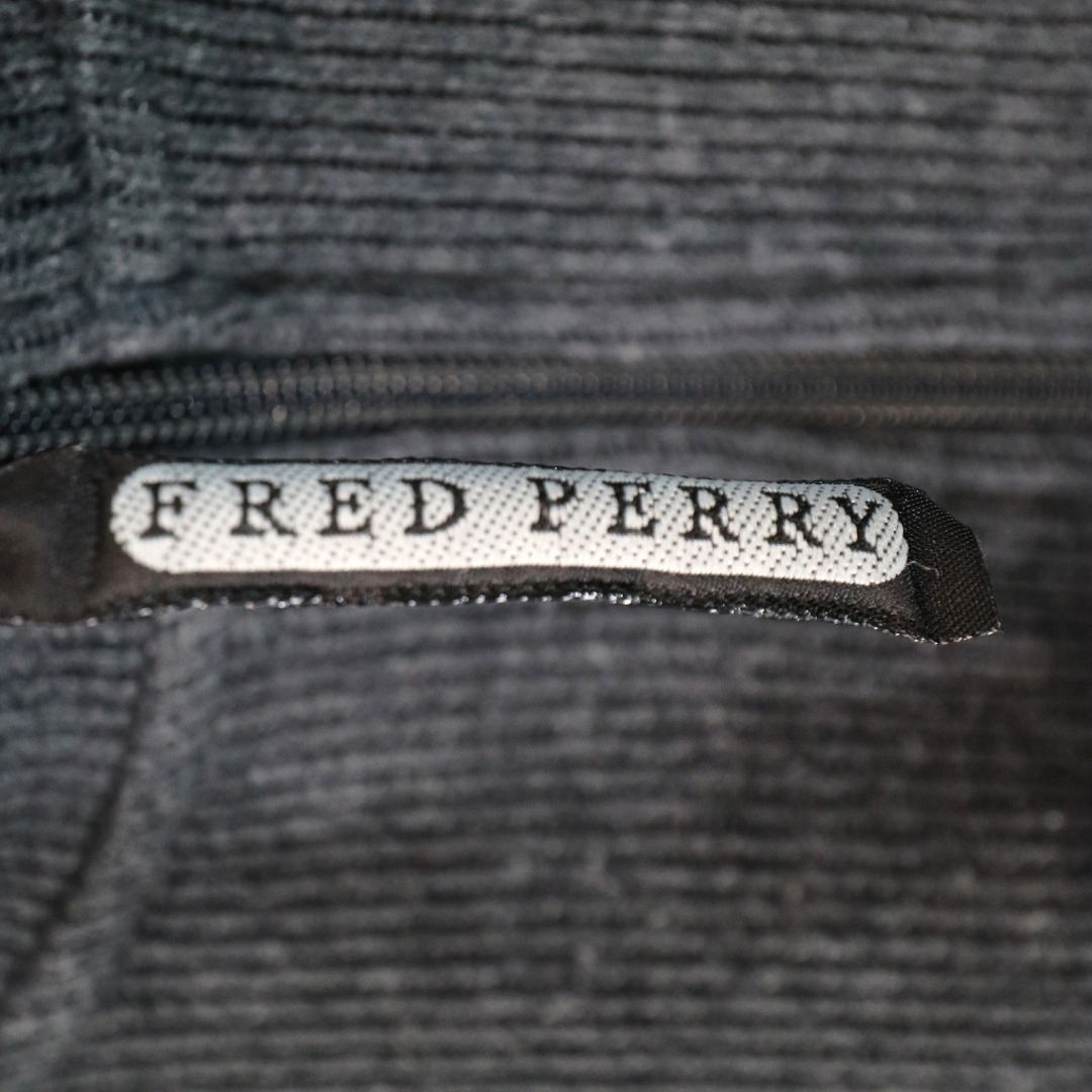 FRED PERRY(フレッドペリー)のFRED PERRY フレッドペリー ハイネックセーター 防寒  ユーロ ハーフジップ ワンポイントロゴ グレー (メンズ XL) 中古 古着 O1871 メンズのトップス(ニット/セーター)の商品写真