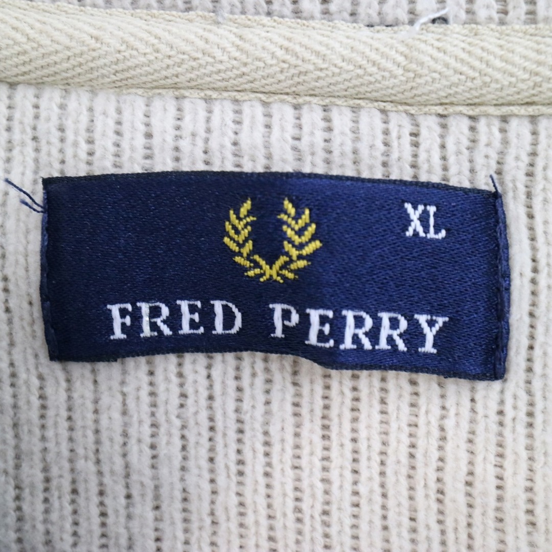 FRED PERRY(フレッドペリー)のFRED PERRY フレッドペリー ハイネックセーター 防寒  ユーロ ハーフジップ ワンポイントロゴ グレー (メンズ XL) 中古 古着 O1871 メンズのトップス(ニット/セーター)の商品写真