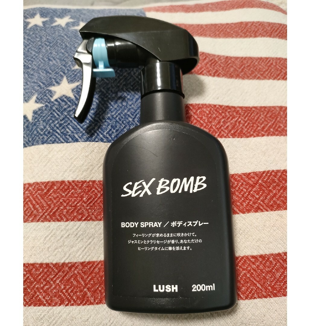 LUSH(ラッシュ)のSEX BOMB（セクシー・ダイナマイト）ボディスプレー コスメ/美容のボディケア(その他)の商品写真