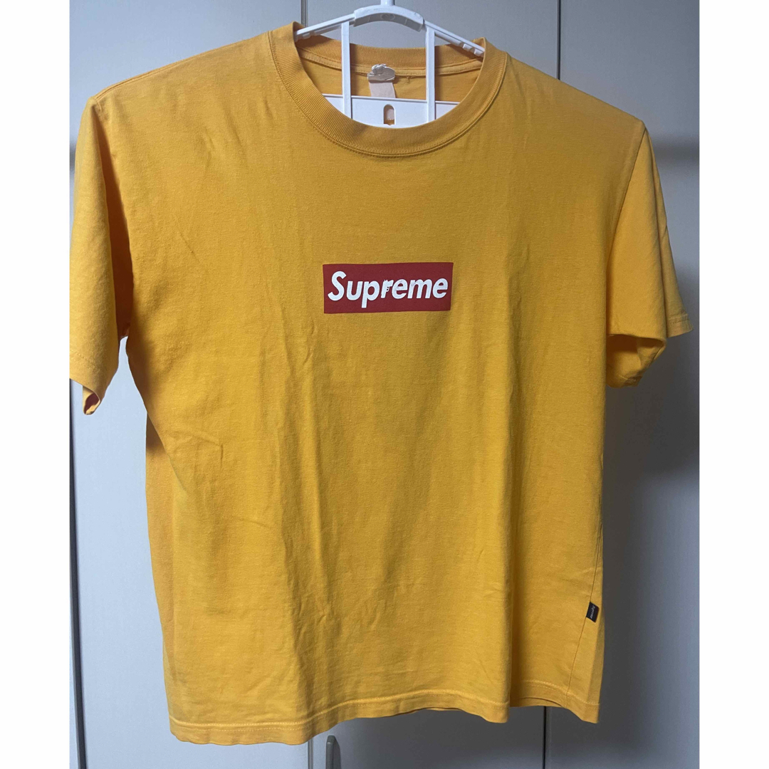 supreme futura logo tee　ノベルティ　ステッカー2枚付き