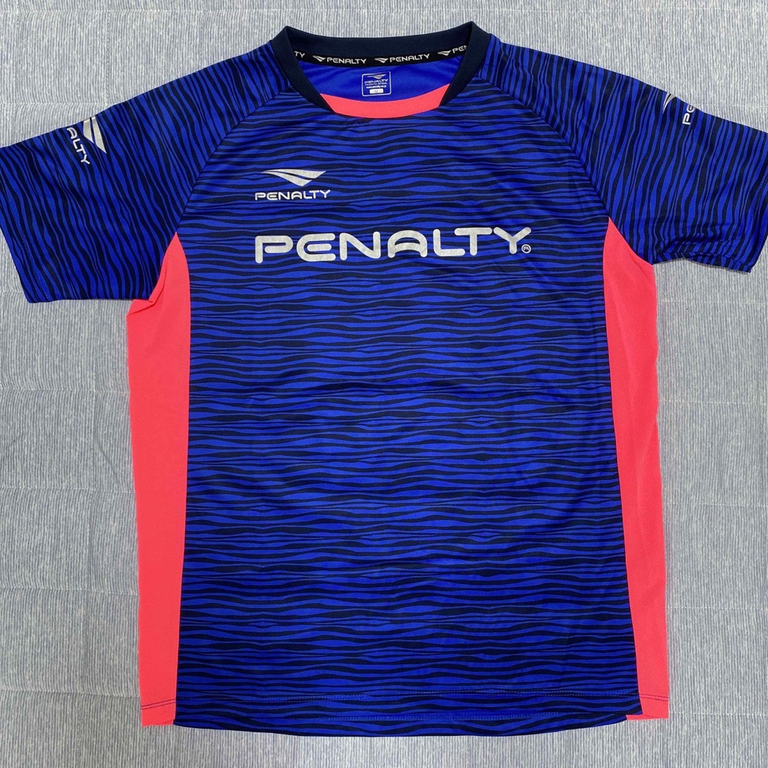 PENALTY(ペナルティ)のサッカートレーニングシャツ スポーツ/アウトドアのサッカー/フットサル(ウェア)の商品写真