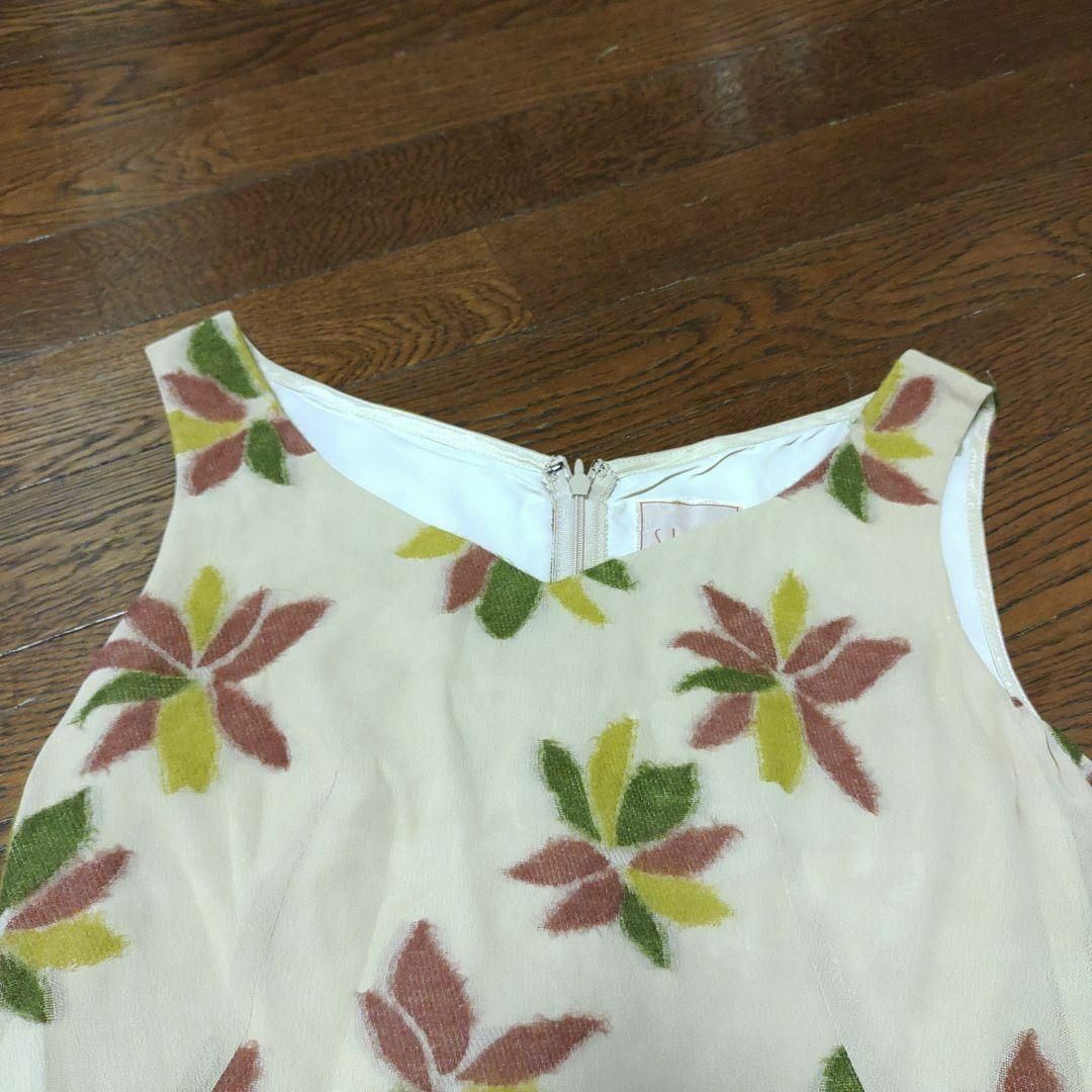 1647超美品 シビラ M 膝丈ワンピース 花柄 ノースリーブ ベージュ系 4