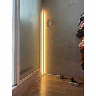 調光機能とカラーオプションを備えたモダンなフロアスタンドの通販|ラクマ