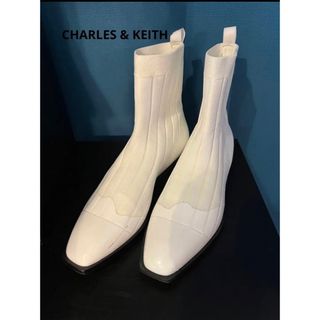 チャールズアンドキース(Charles and Keith)のCHARLES & KEITH ニット カーフブーツ(ブーツ)