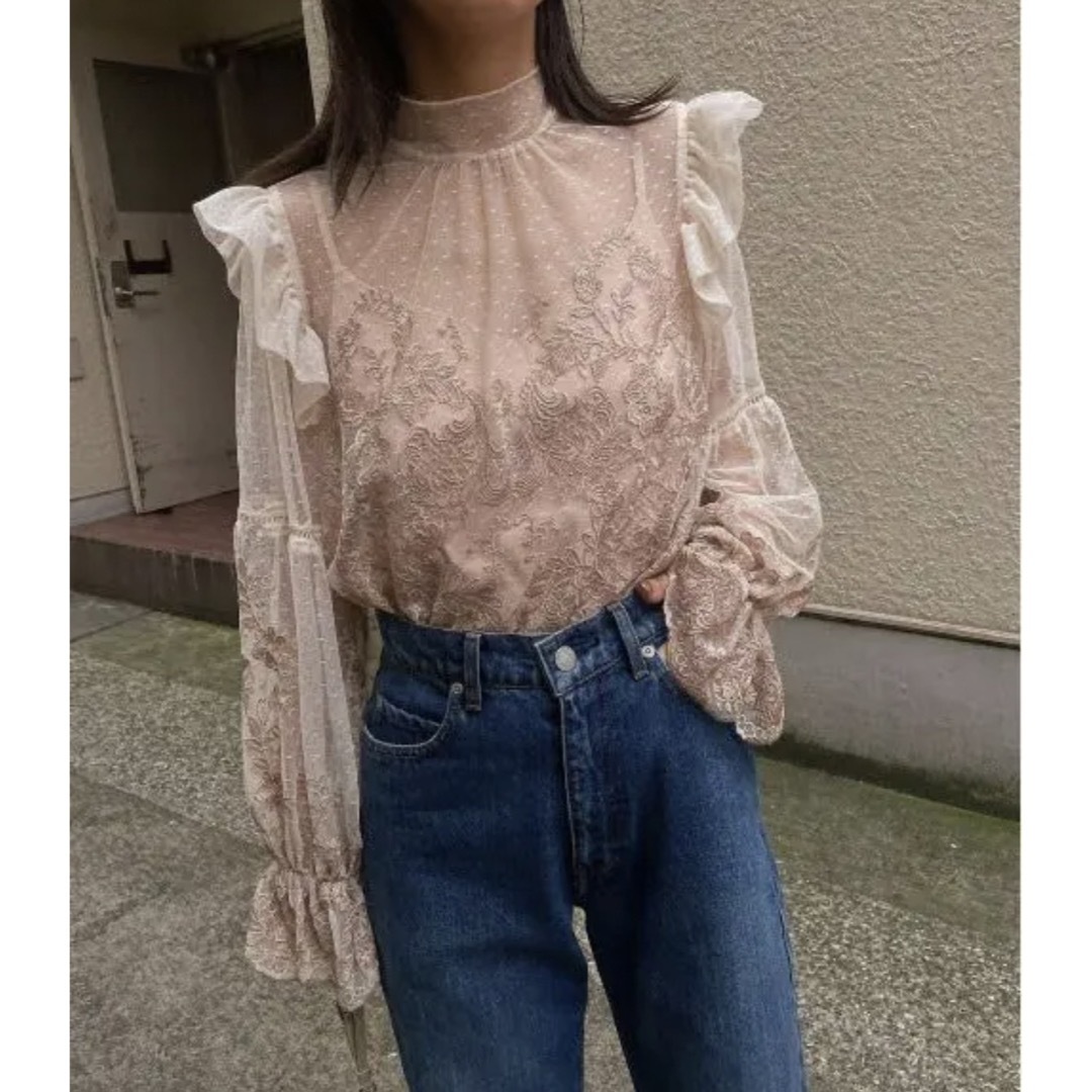 Ameri VINTAGE(アメリヴィンテージ)のアメリヴィンテージ　BUSTIER LIKE EMBROIDERY BLOUSE レディースのトップス(シャツ/ブラウス(長袖/七分))の商品写真