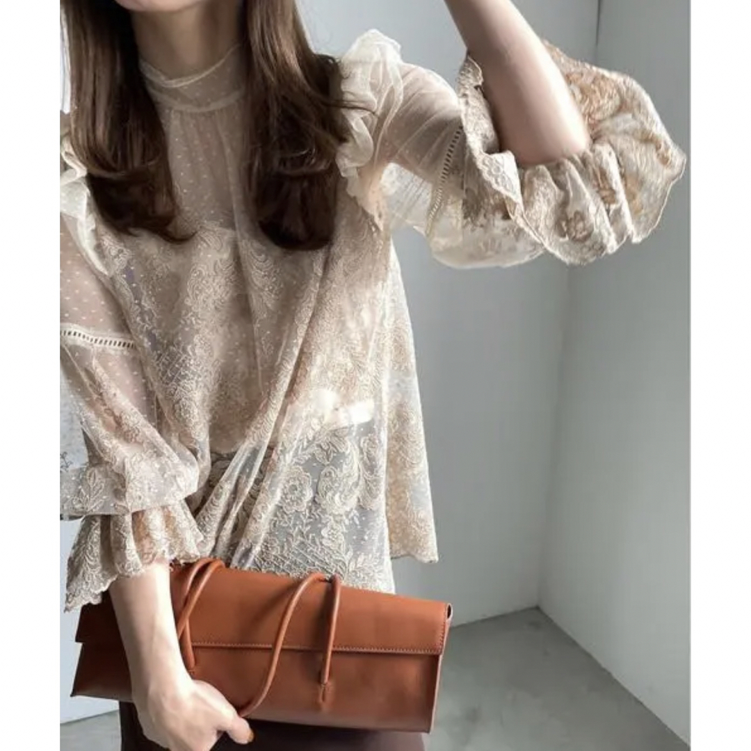 Ameri VINTAGE(アメリヴィンテージ)のアメリヴィンテージ　BUSTIER LIKE EMBROIDERY BLOUSE レディースのトップス(シャツ/ブラウス(長袖/七分))の商品写真