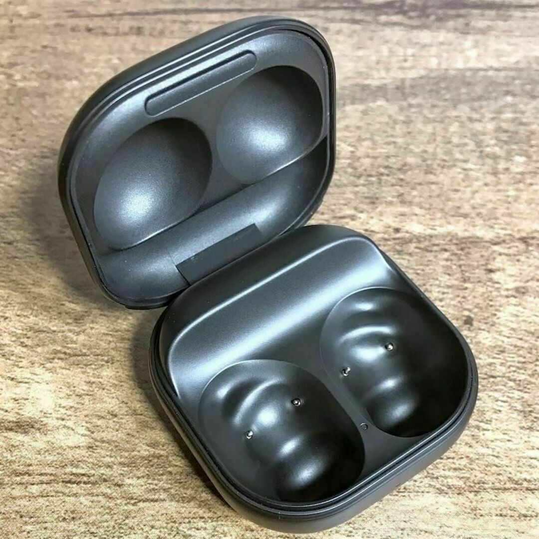 SAMSUNG(サムスン)の【微傷あり】Galaxy Buds Pro★充電ケース★ファントムブラック スマホ/家電/カメラのオーディオ機器(ヘッドフォン/イヤフォン)の商品写真