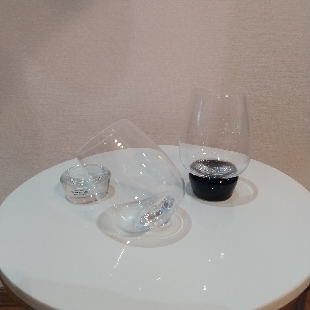 くるくる回るワイングラス インテリア/住まい/日用品のキッチン/食器(グラス/カップ)の商品写真