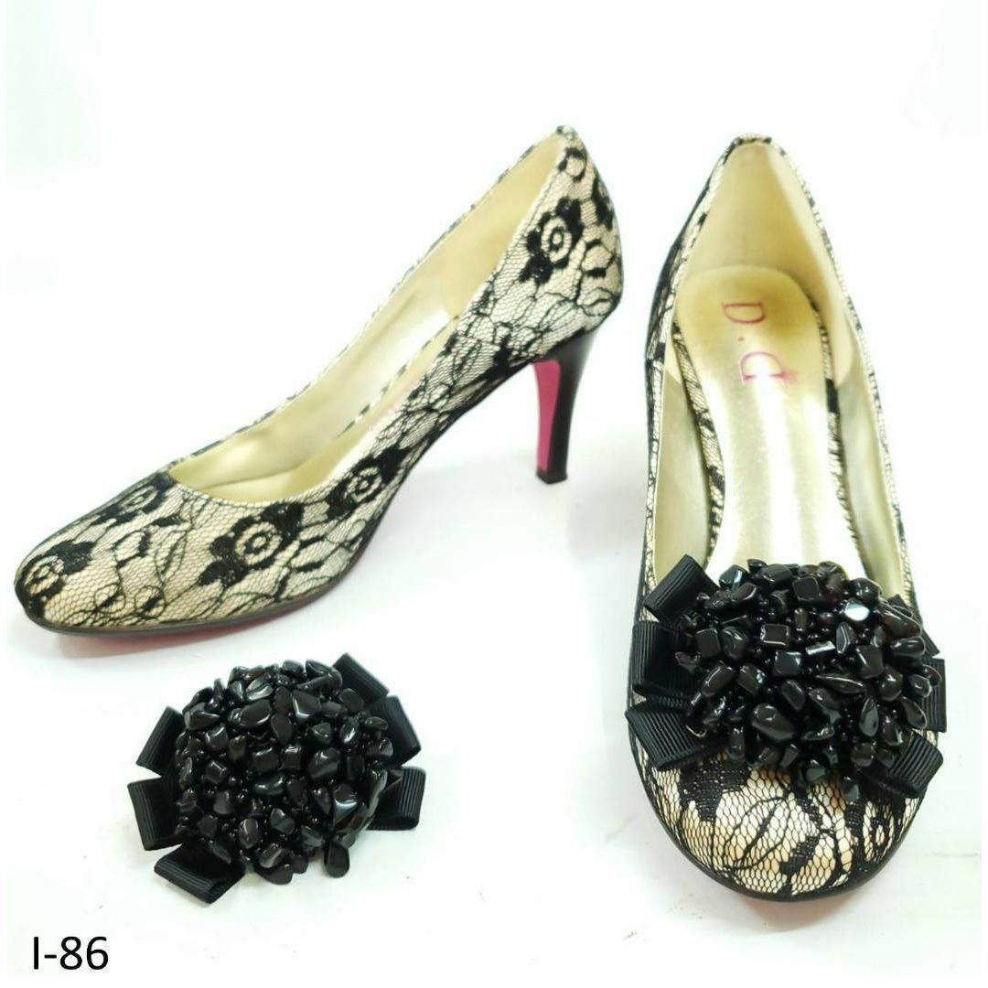 花柄の刺繍　バイカラー　ラウンドトゥ　コサージュ付き　22cm レディースの靴/シューズ(ハイヒール/パンプス)の商品写真