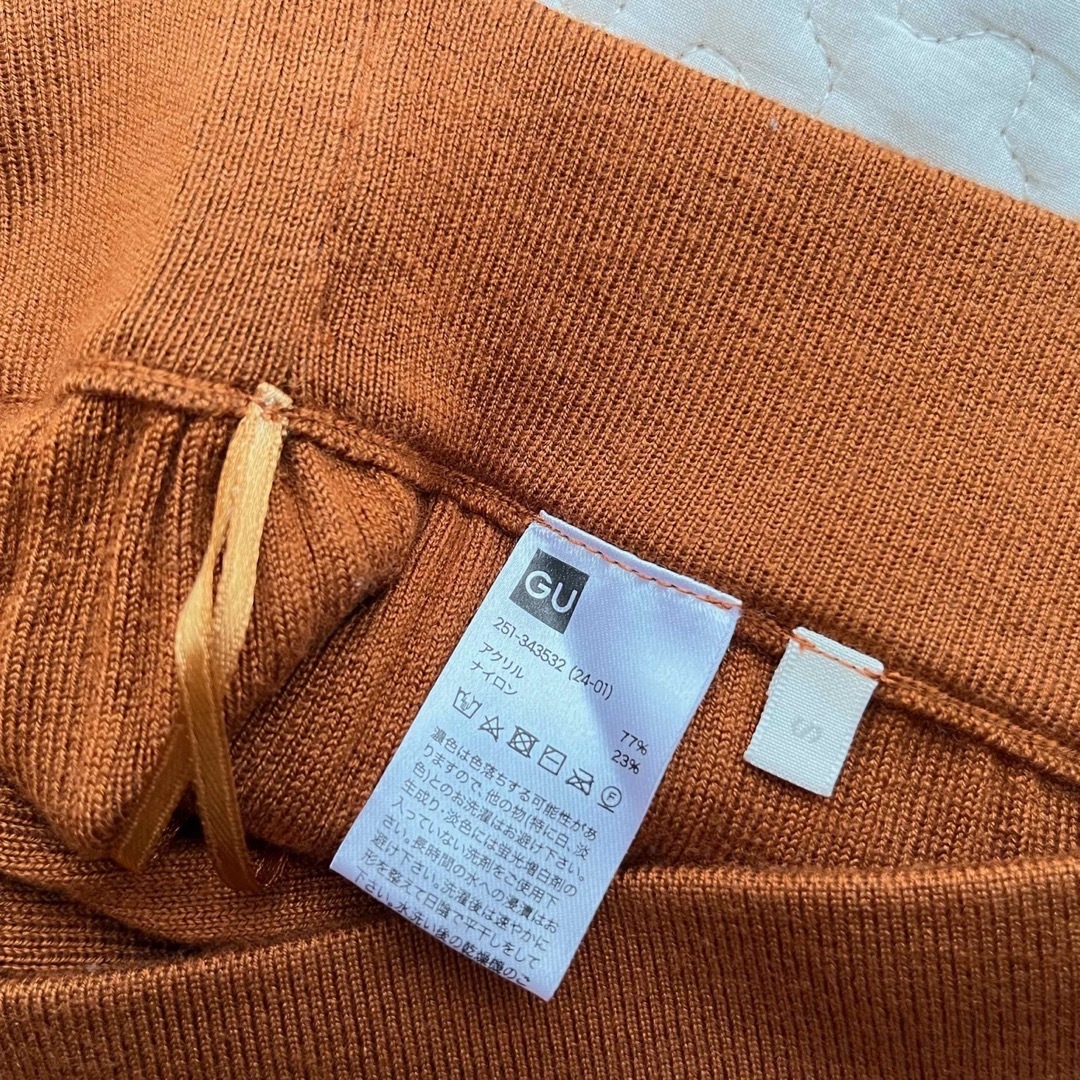 GU(ジーユー)のGU【リブフレアニットパンツ】Ssize・ブラウン レディースのトップス(Tシャツ(長袖/七分))の商品写真