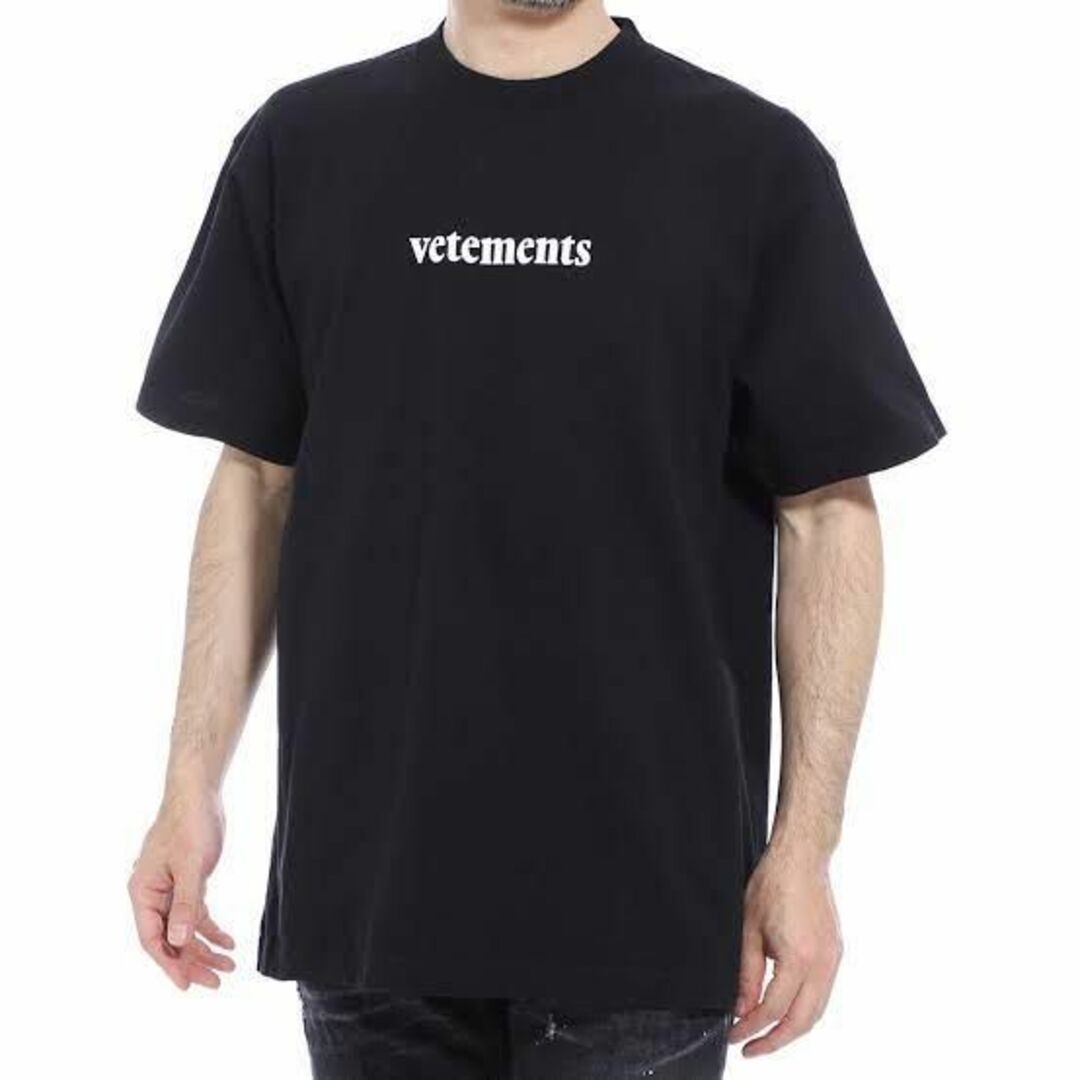 VETEMENTS - VETEMENTS ヴェトモン ロゴTシャツ 黒 バーコードパッチの
