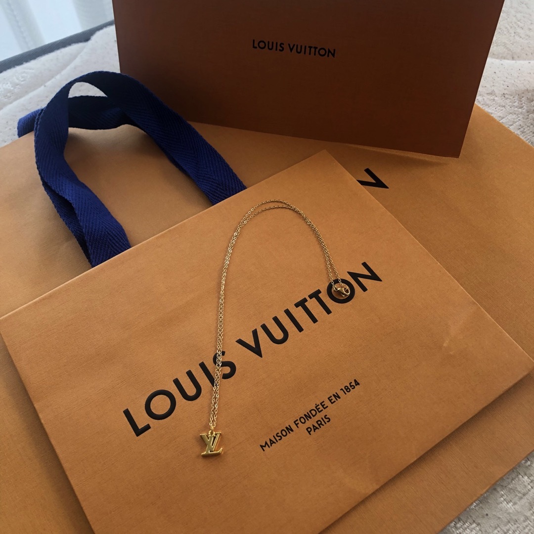 LOUIS VUITTON - ルイヴィトン LOUISVUITON ロゴチャーム ゴールド