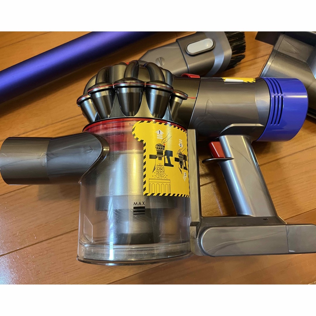 Dyson ダイソン 掃除機 V7Fluffy SV11FF 新品バッテリーあり