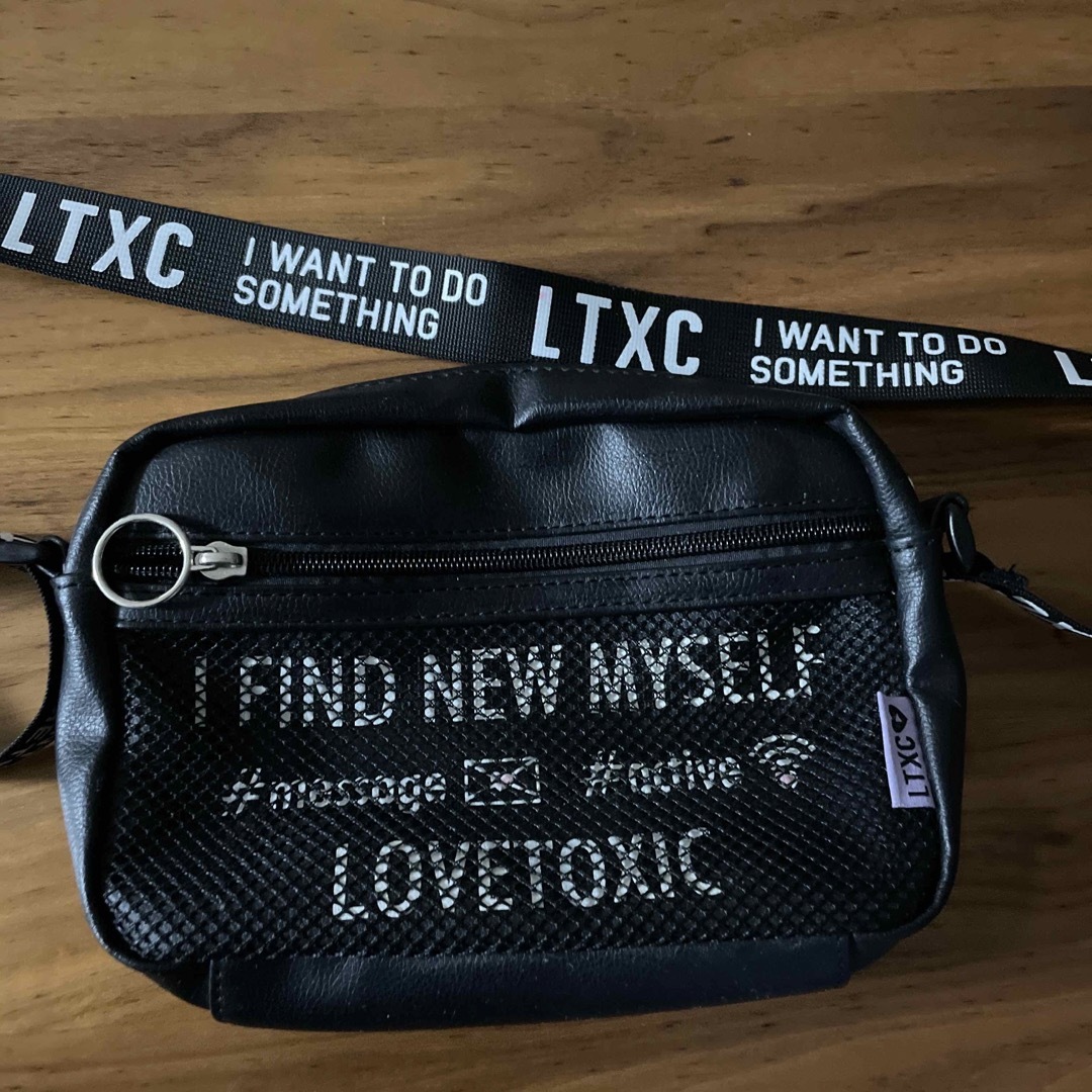 lovetoxic(ラブトキシック)のラブトキシック   黒ショルダーバッグ　美品 キッズ/ベビー/マタニティのこども用バッグ(その他)の商品写真