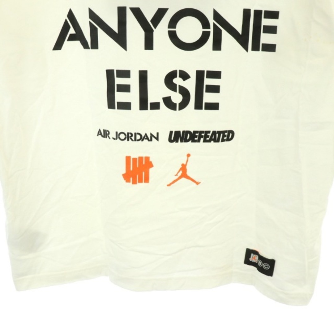 NIKE(ナイキ)のナイキ UNDEFEATED × JORDAN S/S Tee Tシャツ L 白 メンズのトップス(Tシャツ/カットソー(半袖/袖なし))の商品写真