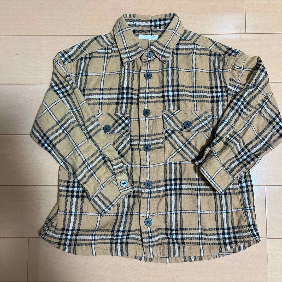 GU(ジーユー)のGU★チェックシャツ110㎝ キッズ/ベビー/マタニティのキッズ服男の子用(90cm~)(ジャケット/上着)の商品写真