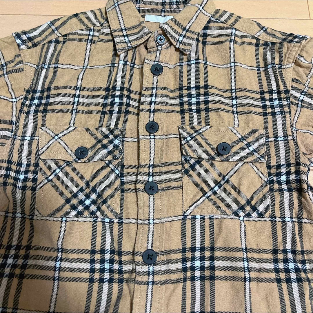 GU(ジーユー)のGU★チェックシャツ110㎝ キッズ/ベビー/マタニティのキッズ服男の子用(90cm~)(ジャケット/上着)の商品写真