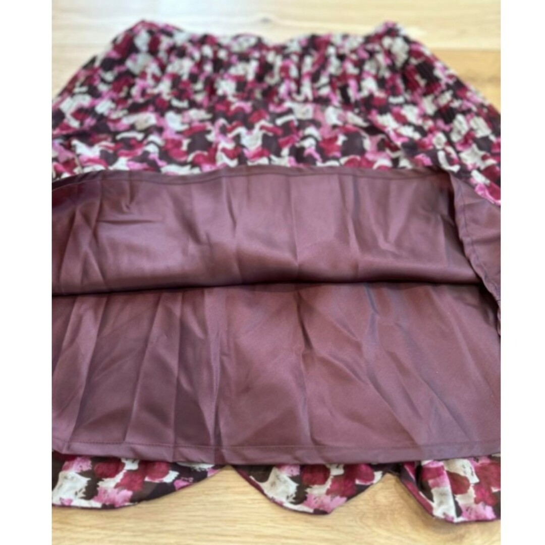 新品　ユニクロ　フレアースカート　M レディースのスカート(ひざ丈スカート)の商品写真