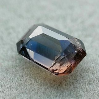 アキシナイト 0.85ct