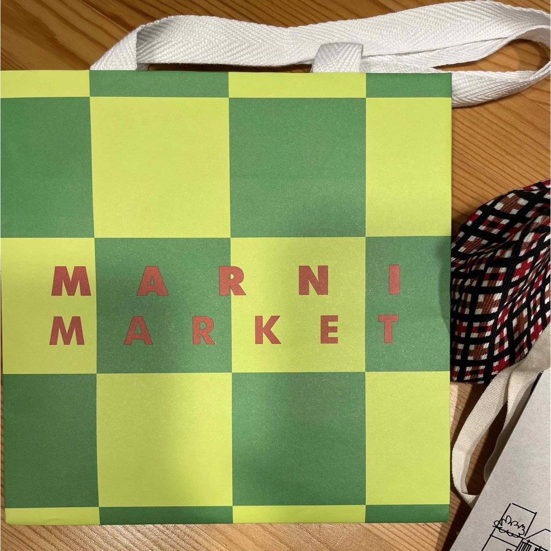 Marni(マルニ)の新品未使用　MARNI MARKET ビスケットポーチ大 レディースのファッション小物(ポーチ)の商品写真