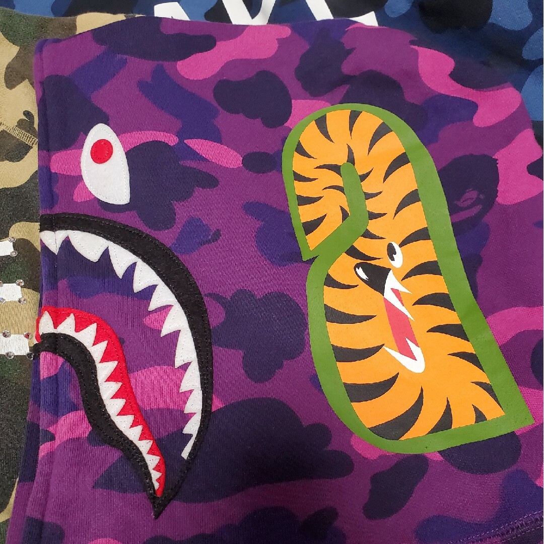 A BATHING APE(アベイシングエイプ)のbape ape エイプ　確実正規品シャーク　パーカー　パープル迷彩　フルジップ メンズのトップス(パーカー)の商品写真