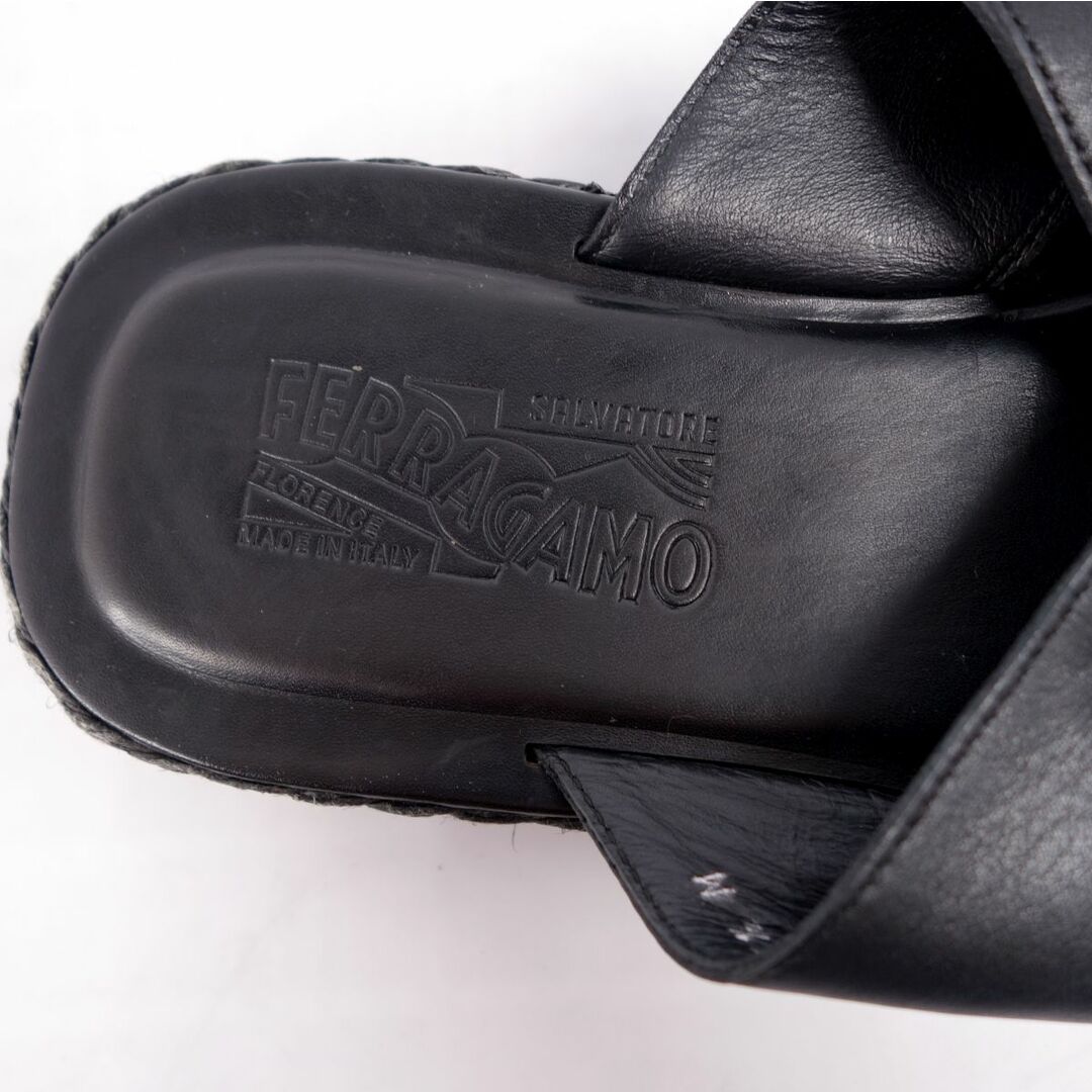 Salvatore Ferragamo(サルヴァトーレフェラガモ)の美品 サルヴァトーレ フェラガモ Salvatore Ferragamo サンダル スライドサンダル カーフレザー シューズ メンズ 7.5M(25.5cm相当) ブラック メンズの靴/シューズ(サンダル)の商品写真