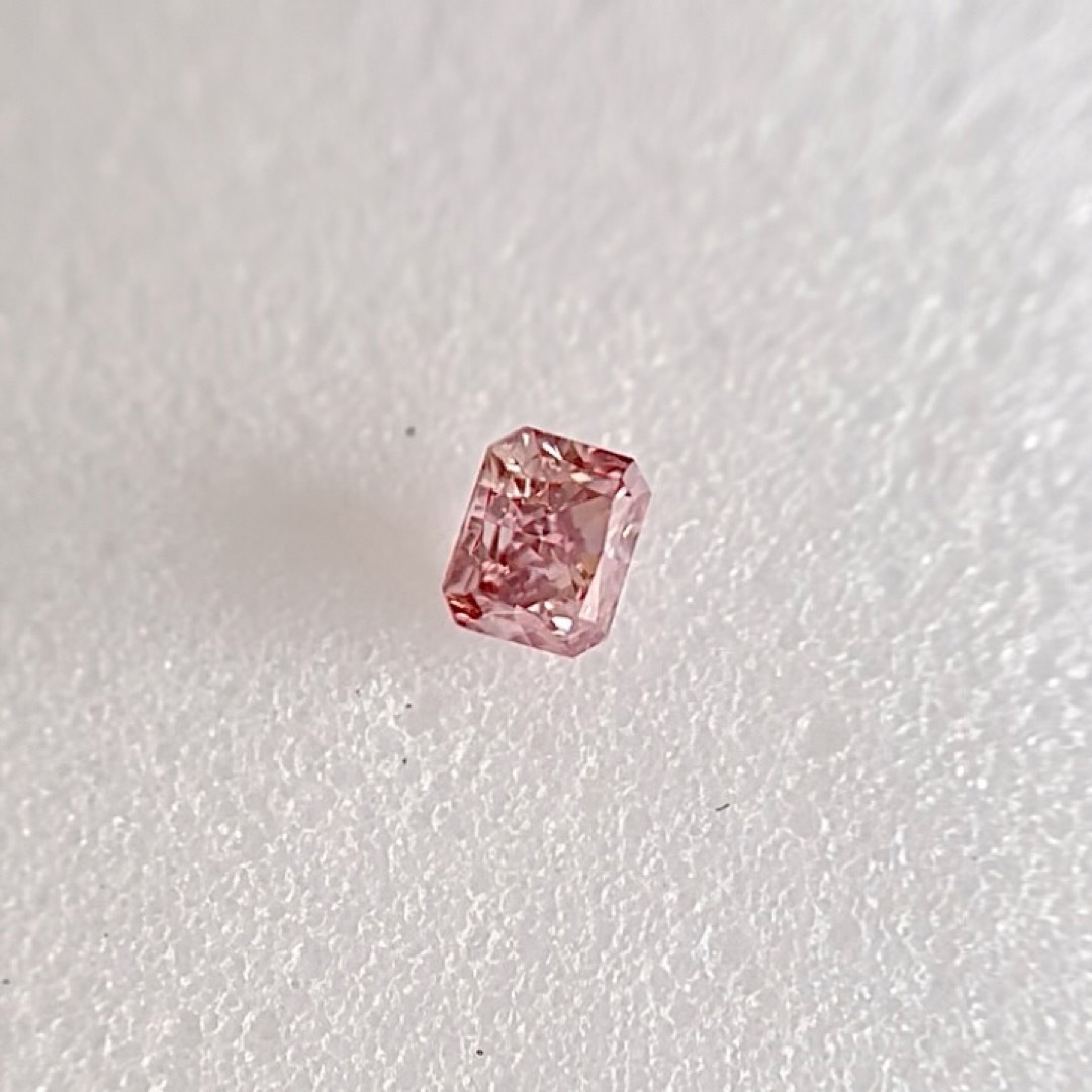 0.054ct ピンクダイヤ FANCY VIVID PURPLISH PINK