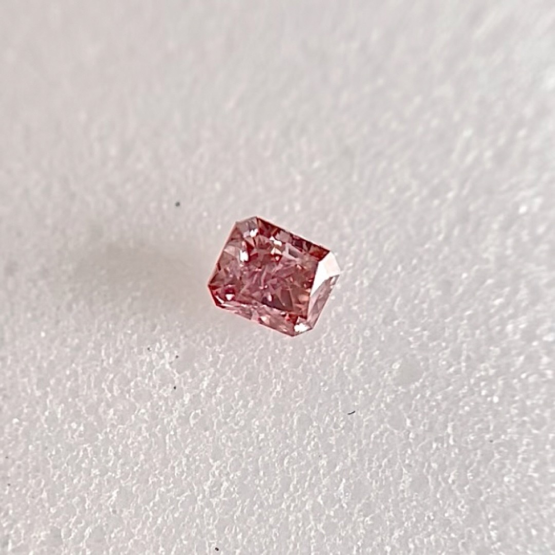 0.054ct ピンクダイヤ FANCY VIVID PURPLISH PINK