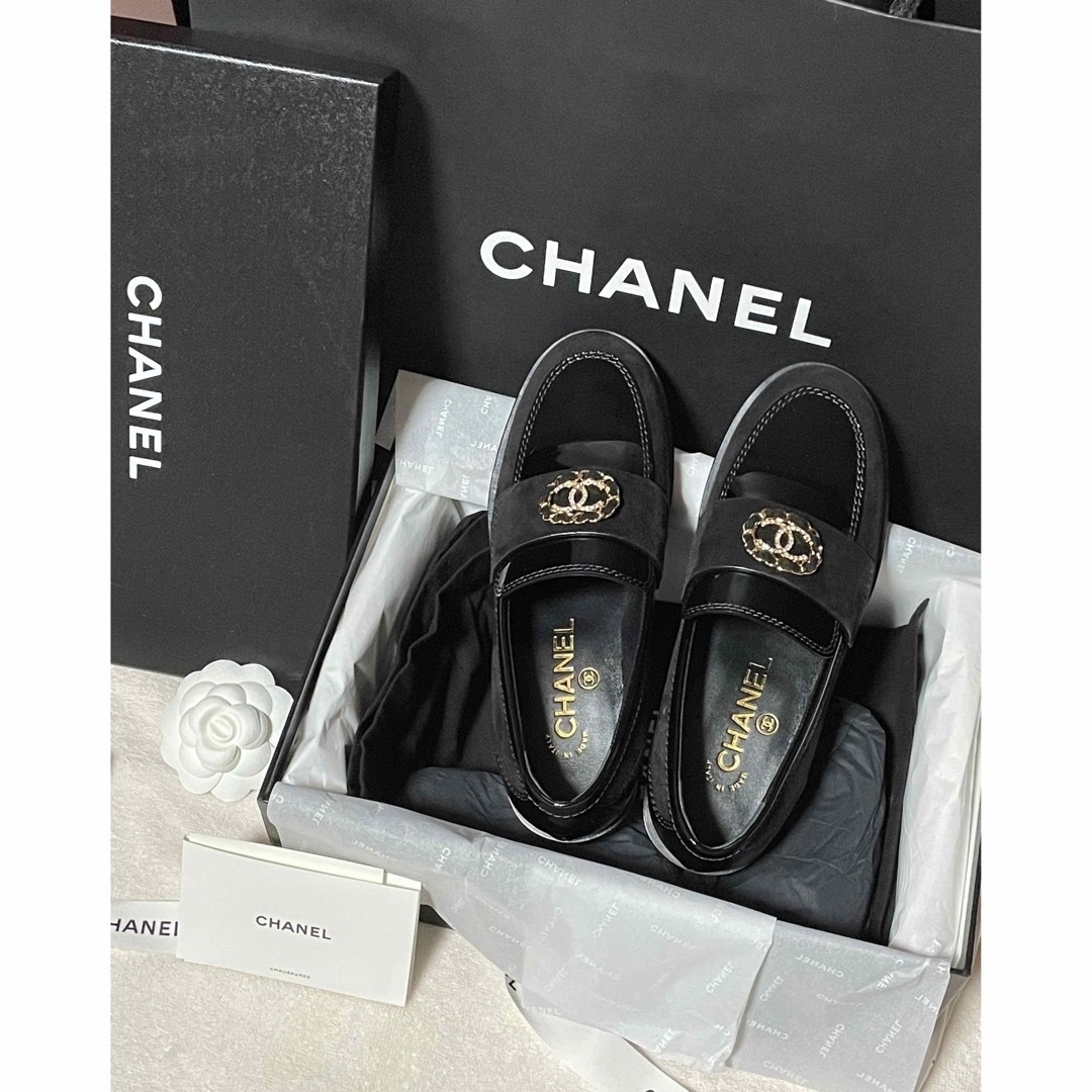 CHANEL(シャネル)のしなもん様専用♡CHANEL シャネル♡エナメル ローファー 35サイズ22cm レディースの靴/シューズ(ローファー/革靴)の商品写真