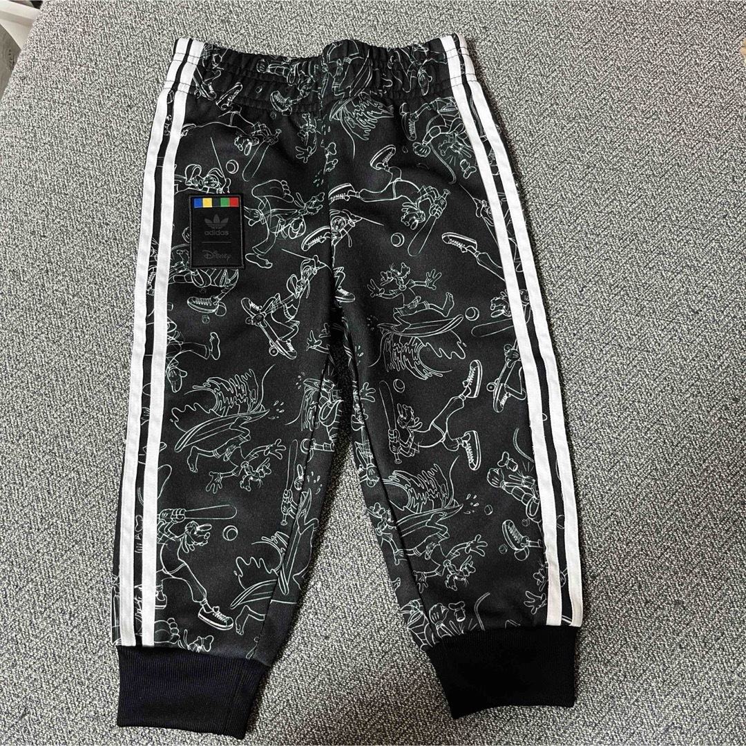 adidas(アディダス)のアディダス  ミッキー   パンツ   90センチ キッズ/ベビー/マタニティのキッズ服男の子用(90cm~)(パンツ/スパッツ)の商品写真