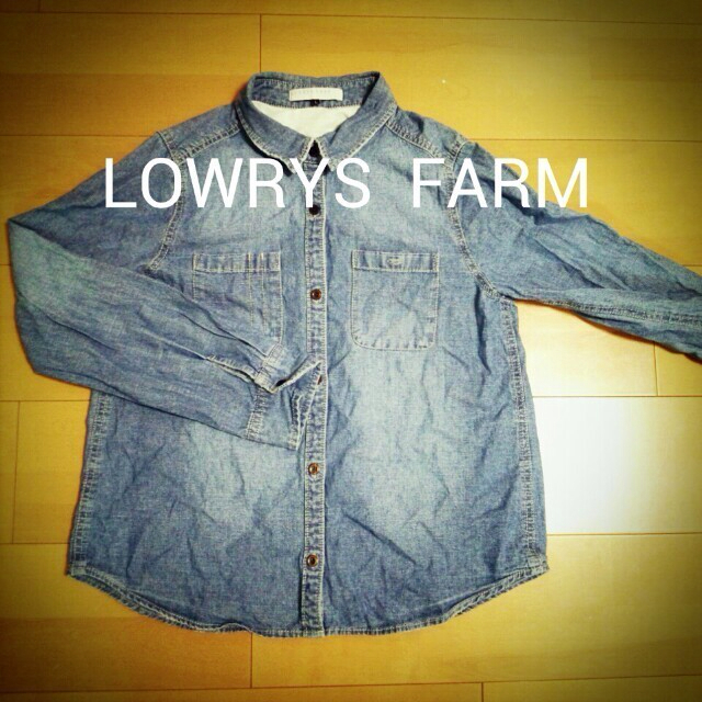 LOWRYS FARM(ローリーズファーム)のデニムシャツ レディースのトップス(シャツ/ブラウス(長袖/七分))の商品写真
