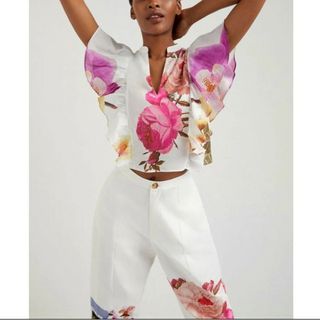 デシグアル(DESIGUAL)の新品　タグ付き　ラクロワ　花柄ブラウス　デシグアル(シャツ/ブラウス(半袖/袖なし))