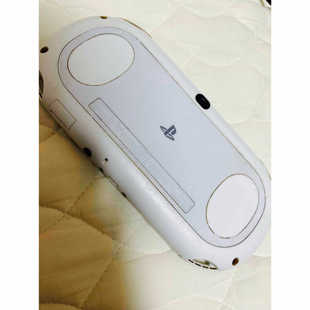 ジャンク品 PS Vita 本体のみ エンタメ/ホビーのゲームソフト/ゲーム機本体(携帯用ゲーム機本体)の商品写真